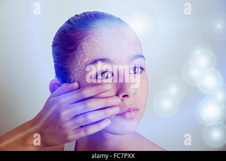 Mixed Race girl avec la technologie sur son visage Banque D'Images