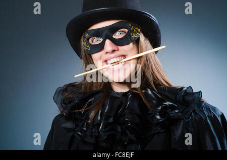 Femme magicien dans drôle notion Banque D'Images