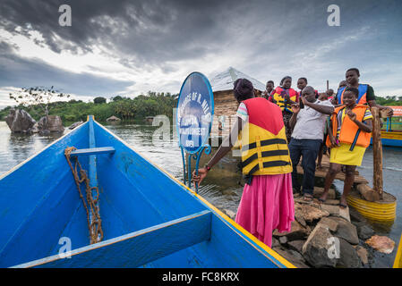 La source du Nil au point où il quitte le lac Victroia. Près de Jinja, Ouganda, Afrique du Sud Banque D'Images