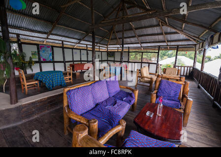 Terrasse de la Lodge, Bwindi impénétrable de Bwindi, en Ouganda, l'Afrique, Buhoma Banque D'Images