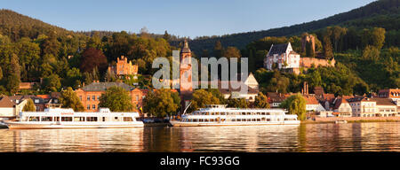 Mildenburg Château et Église paroissiale de Saint Jakobus, vieille ville de Miltenberg, Franconia, Bavaria, Germany Banque D'Images