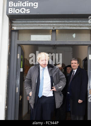 Building BloQs, Edmonton, London, 21 janvier 2016. Maire de Londres Boris Johnson arrive à construire comme il l'annonce BloQs 24 bénéficiaires de ses nouvelles €20m London Regeneration Fund. Crédit : Paul Davey/Alamy Live News Banque D'Images