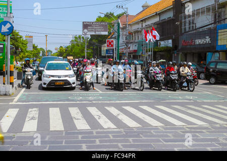 Trafic dans Yogyakarta, Indonésie. Banque D'Images