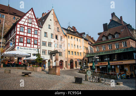 Maisons à colombages sur Albrecht Duerer square dans le centre-ville médiéval de la ville de Nuremberg, Bavière, Allemagne Banque D'Images