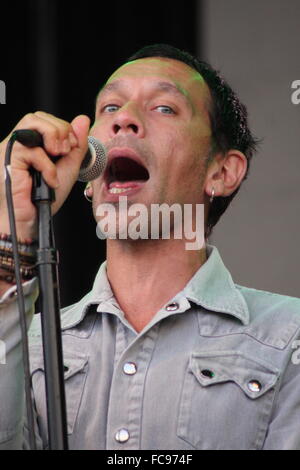 Rick Witter, front-man avec sept Shed, fonctionne à l'Y PAS music festival, Derbyshire, Royaume-Uni Banque D'Images