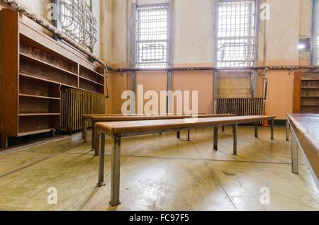 La bibliothèque à l'intérieur de l'cellhouse, bloc d'Alcatraz sur l'île pénitentiaire, maintenant un musée, à San Francisco, Californie, USA. Un vi Banque D'Images