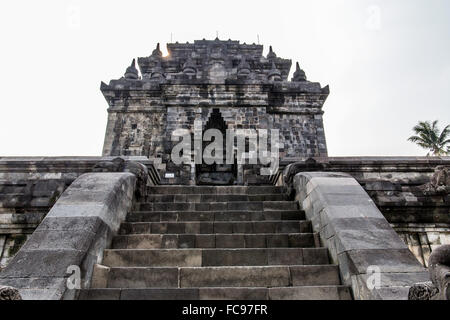 Temple bouddhiste Mendut Mendut, dans village. Banque D'Images