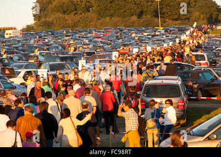 DEU, l'Allemagne, région du Sauerland, Warstein, International de montgolfières à Warstein, place de parking, les visiteurs [le ballon festi Banque D'Images