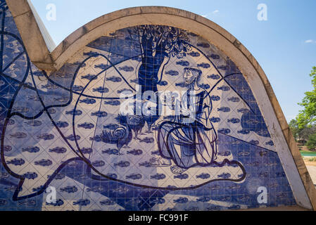 Eglise de Saint François d'Assise, conçu par Oscar Niemeyer, carreaux de mosaïque sur l'arrière de l'église avec des scènes de St Francis l Banque D'Images