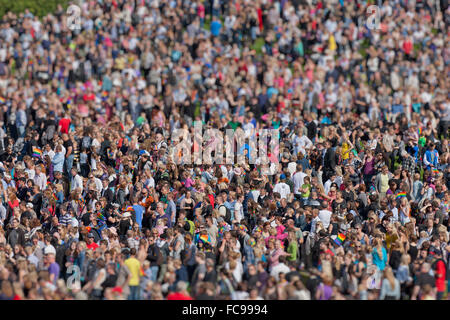 La foule des Gay Pride, Reykjavik, Islande Banque D'Images