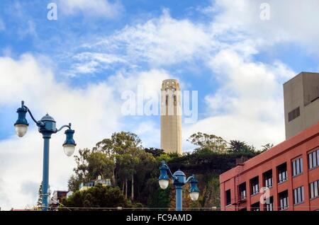 La Coit Tower, alias le Lillian Coit Memorial Tower sur Telegraph Hill de San Francisco, California, United States of Am Banque D'Images