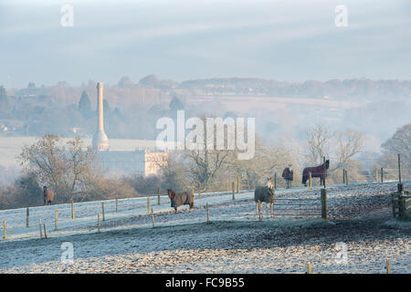 Bliss Tweed Mill dans la brume matinale et le gel. Chipping Norton, Oxfordshire, Angleterre Banque D'Images