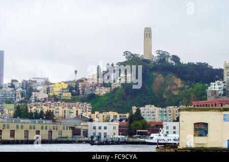 La Coit Tower, alias le Lillian Coit Memorial Tower sur Telegraph Hill de San Francisco, California, United States of Am Banque D'Images