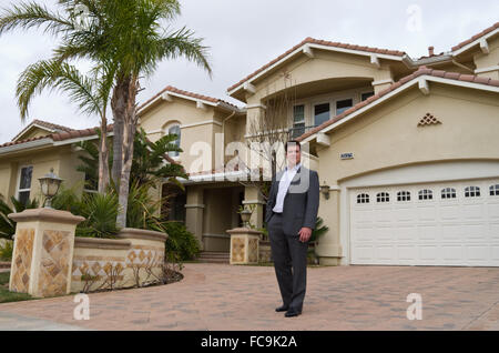 Los Angeles, USA. 29 janvier, 2016. David Balen, l'assurance de l'exécutif, se trouve en face de sa maison à Porter Ranch, à Los Angeles, USA, 29 janvier 2016. Balen's home est situé à 1,6 km de l'Aliso Canyon fuite de gaz et il a dû déménager. /Alamy Live News Banque D'Images