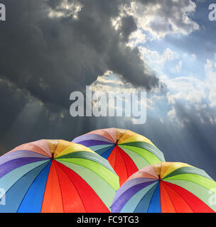 Parapluie arc-en-ciel Banque D'Images