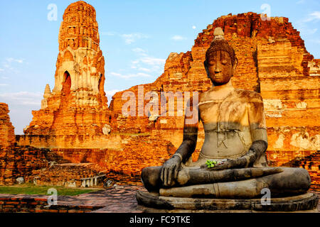 Image de Bouddha à Wat Mahathe, Ayutthaya, Thaïlande Banque D'Images