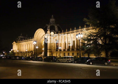 Le Petit Palais de nuit, petit palais. un musée d'art dans le 8ème arrondissement de Paris, France. Banque D'Images