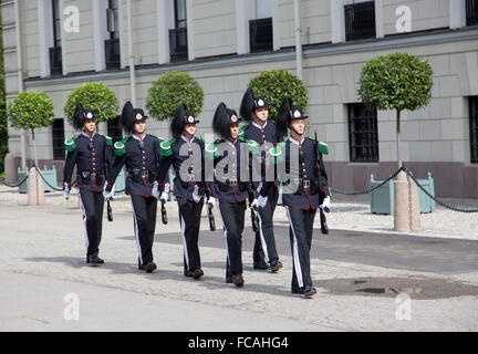 Changement de la garde au Palais Royal d'Oslo Banque D'Images