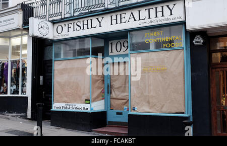 Brighton 21e Janvier 2016 - O'Fishly Le poisson frais sains en magasin poissonnerie St James's Street Brighton qui semble avoir fermé Banque D'Images