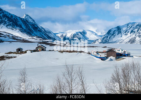 Vue sur le lac Gjende vers l'ouest, le parc national de Jotunheimen, bateaux de croisière lié sur terre, vu de Gjendesheim 8 Banque D'Images