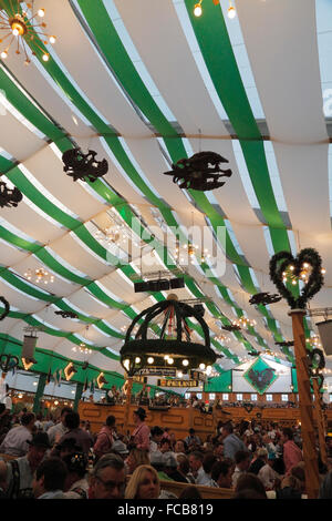 Tente au Paulaner Oktoberfest de Munich, Allemagne, 2015 Banque D'Images