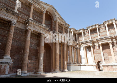 Vue latérale de la cour de Marbre, Hall de la cour impériale, le grec gymnase de Sardes, Turquie Banque D'Images