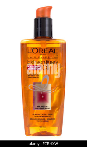 Sorel-Tracy, Canada - le 21 janvier 2016 : L'Oréal Paris l'huile pénétrante hair care flacon 100ml sur fond blanc Banque D'Images