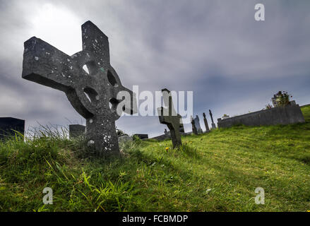 Cimetière des Irlandais avec croix celtique Banque D'Images