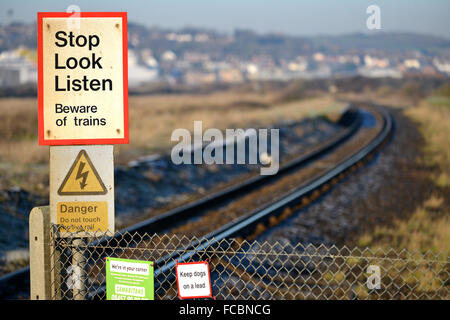 Arrêter de regarder écouter signe sur seul le nombre de piste. UK Banque D'Images