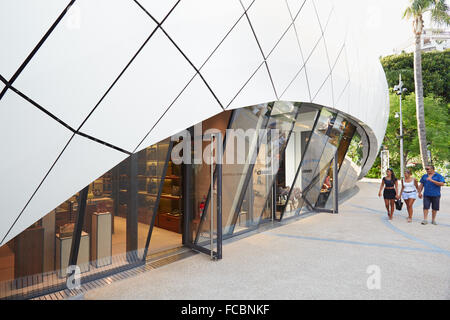 Pavillons Monte Carlo avec les gens, des magasins de luxe salon accueille de nombreuses boutiques de mode haut, ici Bottega Veneta Banque D'Images