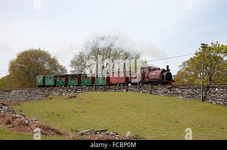 FR 'Angleterre' 0-4-0SST No 2 approches 'Prince' écarte de Minffordd Blaenau Ffestiniog Railway sur le Gala durant leur Banque D'Images