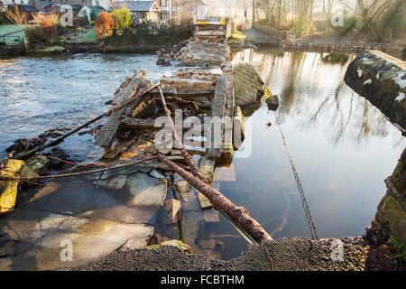 Le pont à Pooley Bridge dans le district du lac qui a été détruit par les inondations de Storm Desmond, Cumbria, Royaume-Uni. Le pont s'était tenu depuis 1774. Banque D'Images