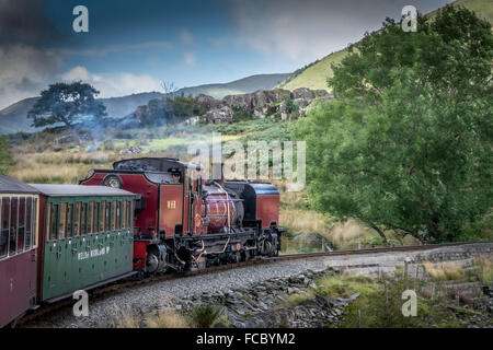 Un moteur à vapeur sur le welsh highland railway Banque D'Images