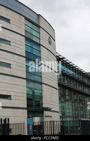 Extérieur du palais de justice moderne au Royaume-Uni, façade extérieure des tribunaux de Laganside, Oxford Street, Belfast Banque D'Images