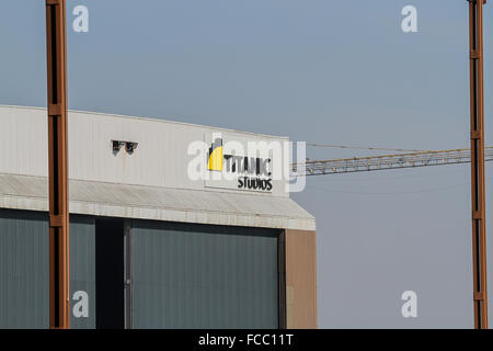 Titanic Studios vue par des étançons de bras sur le Titanic de halage sur une chaude après-midi de printemps. Banque D'Images