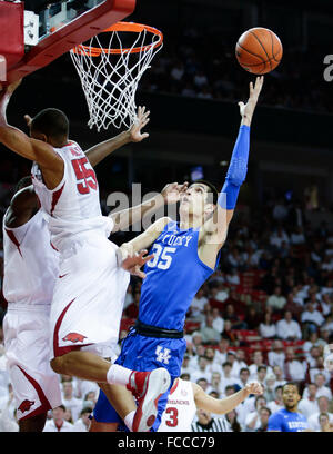 Fayetteville, AR. 13 Jan, 2016. Kentucky Wildcats avant Derek Willis (35) marqué à l'intérieur qu'à l'Arkansas Kentucky a joué le jeudi 21 janvier 2016 à Fayetteville, AR. © Lexington Herald-Leader/ZUMA/Alamy Fil Live News Banque D'Images