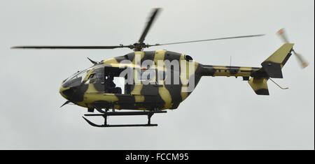 Un UH-72 Lakota l'hélicoptère utilitaire avec un schéma de peinture de furtivité. Banque D'Images