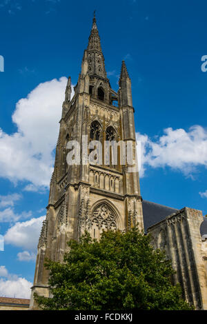 Tour de l'église gothique Eglise Saint-Jean Baptiste, Libourne, Gironde, France Banque D'Images