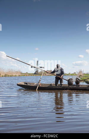 Pays-bas, Reeuwijk, Oukoopse Polder, dragueurs de tourbe Banque D'Images