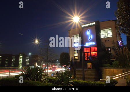 La salle d'exposition ; un cinéma indépendant dans le centre-ville de Sheffield, Yorkshire, Angleterre - 2016, soir, longue exposition -2016 Banque D'Images