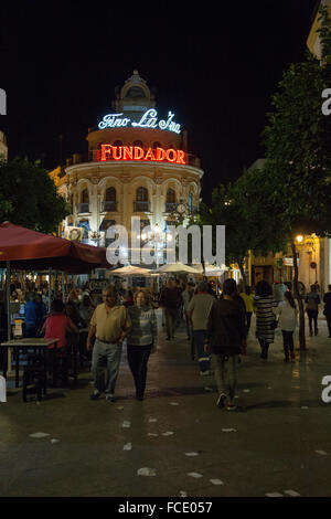 El Gallo Azul rotunda café bâtiment construit en 1929, l'eau-publicité Fundador Jerez de la Frontera, Espagne Banque D'Images