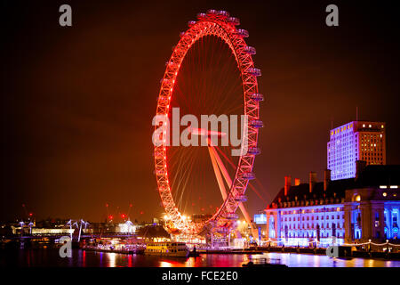 Célèbre grande roue London Eye de nuit Banque D'Images