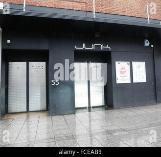 Southampton, Hampshire, Royaume-Uni. 22 janvier, 2016. GV avec indication de l'emplacement après que quatre hommes ont été arrêtés après une bagarre à l'extérieur d'une discothèque à Southampton. Ils ont appelé la police à 3.55am ce matin à des rapports d'une lutte à l'extérieur de Junk dans London Road. Deux hommes ont souffert plaies par arme et un troisième homme aurait une blessure à la tête. Tous trois ont été prises à l'Hôpital général de Southampton dans la ville. Credit : uknip/Alamy Live News Banque D'Images