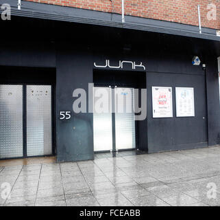 Southampton, Hampshire, Royaume-Uni. 22 janvier, 2016. GV avec indication de l'emplacement après que quatre hommes ont été arrêtés après une bagarre à l'extérieur d'une discothèque à Southampton. Ils ont appelé la police à 3.55am ce matin à des rapports d'une lutte à l'extérieur de Junk dans London Road. Deux hommes ont souffert plaies par arme et un troisième homme aurait une blessure à la tête. Tous trois ont été prises à l'Hôpital général de Southampton dans la ville. Credit : uknip/Alamy Live News Banque D'Images