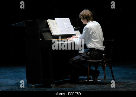 Szenenfoto - 'Living Room Music. Klavier zu zweit', Kammerspiele - Deutsches Theater - Fest am 26. Août 2007, Berlin-Mitte. Banque D'Images