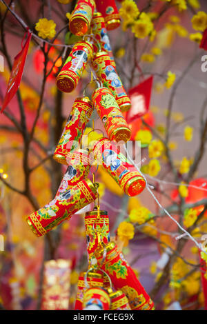 Nouvelle Année lunaire chinoise ot Tet décorations sur la rue, au Vietnam. Banque D'Images