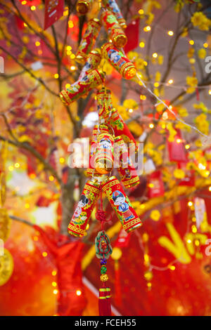 Nouvelle Année lunaire chinoise ot Tet décorations sur la rue, au Vietnam. Banque D'Images