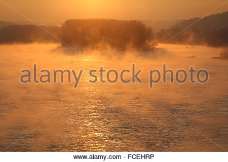 Danube, Allemagne. 22 janvier 2016. Météo : tôt le matin, il fait des pauses à Vilshofen en Bavière. Crédit : ClearPix/Alay Live News Banque D'Images