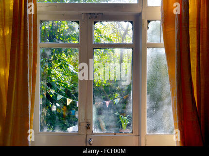 À l'intérieur dehors dans le jardin Banque D'Images