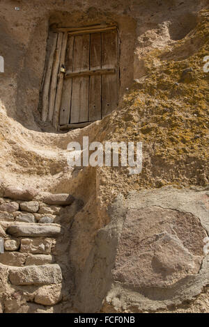 L'homme a fait Cliff dwellings in Kandovan, Iran Banque D'Images
